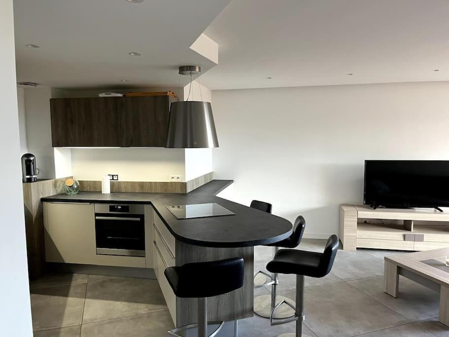 Appartement 2 Pieces Vue Mer, A Proximite De Tout Mandelieu Exterior foto