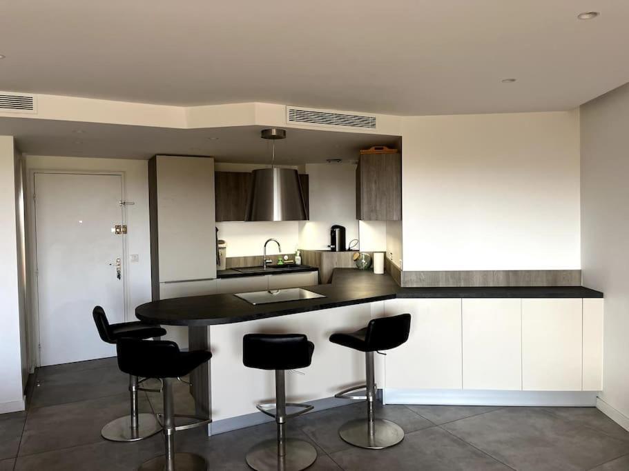 Appartement 2 Pieces Vue Mer, A Proximite De Tout Mandelieu Exterior foto
